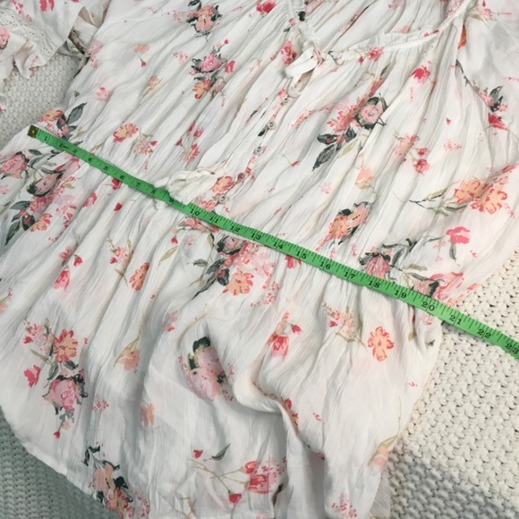 AMERICAN RAG CIE PLUS SIZE BLOUSE, GAUZE LIKE MATERIAL WITH BELL SLEEVES - Picture 6 of 7